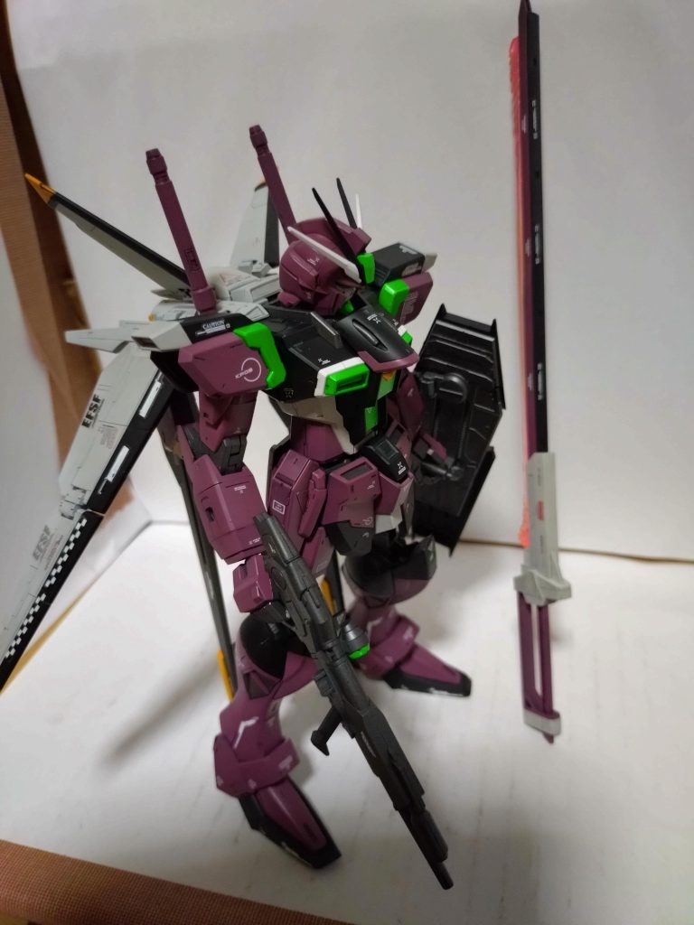 色々と塗り分けて、オリジナルガンダムの出来上がり。