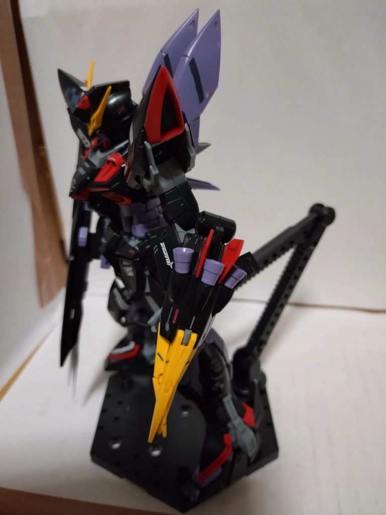 後ろにもっと装備品をつけると、さらにカッコ良さが増すような機体だと思いますね。