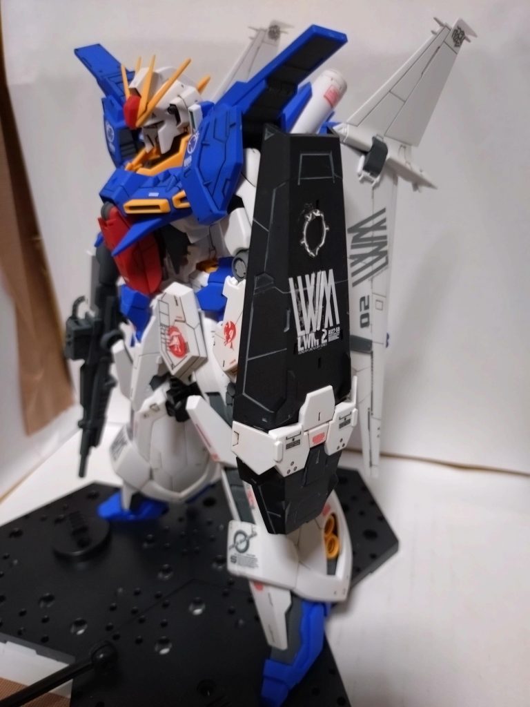 何気にボリュームある感じで、マッチョ？なガンダムといった感じです。デカールのデザインも気に入ってます。