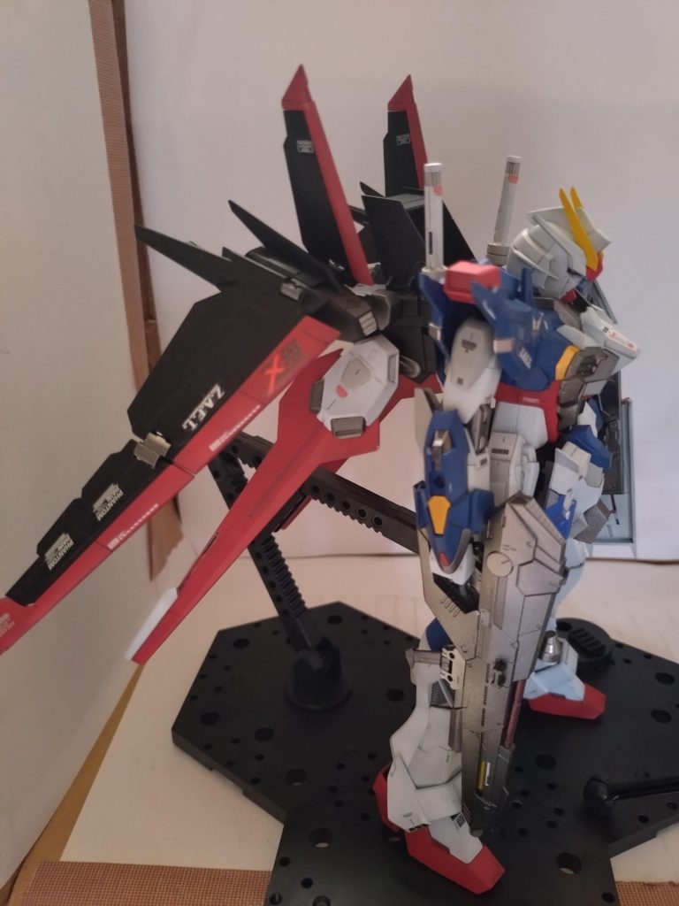 デカールも好き勝手に貼ってます（笑）