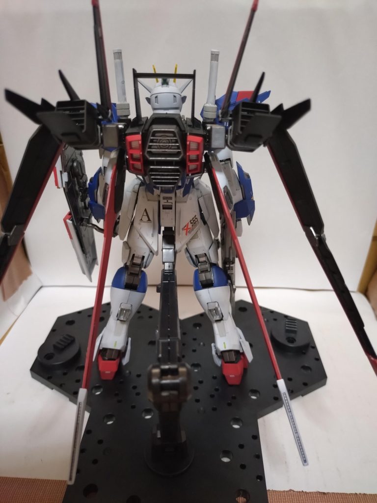 バッグパックは黒をメインに。