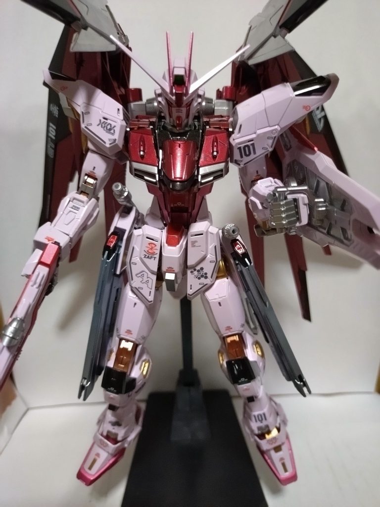 ストライクガンダムをルージュカラーを意識して塗装しました。
