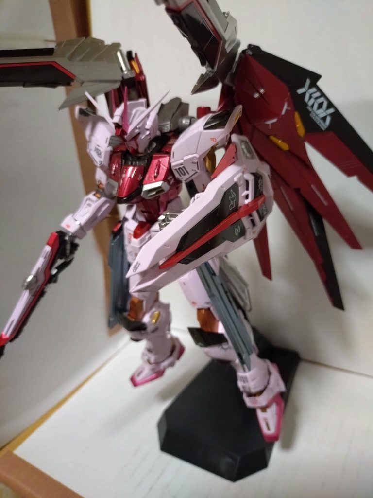 デカールは、ちょっと控えめに。