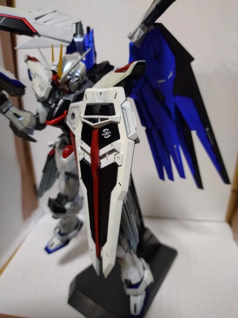 デカールは控えめにして、原作とは違ったアプローチで色を変えてイメージして塗装しました。