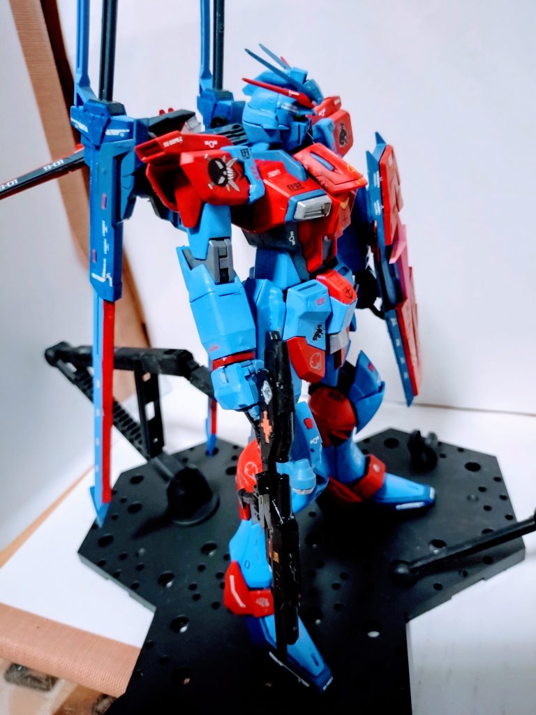 デカールも好き勝手に貼ってます。