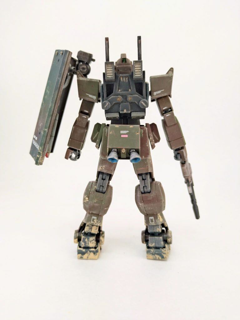 背中のバックパックはBD1と交換したモノ。“ザクキラー“ 味を増す為に、ザクマシンガンやヒートホークを持たせても良かったかもしれない。