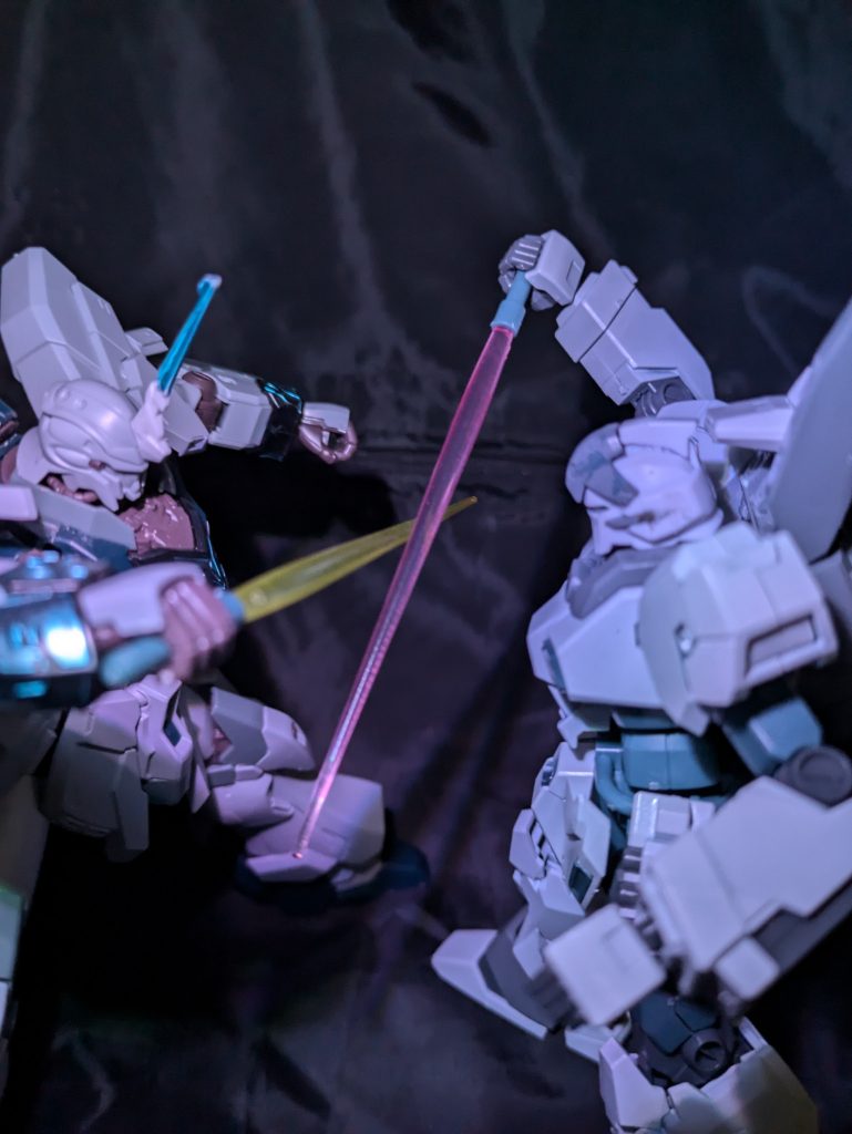 ザゼル「フハハハハァ！」ペリア「（三機目のシナンジュ？なぜ？）」