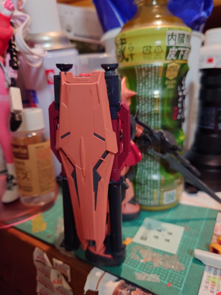 ナナハチ（チームブライト）のガンダムと同様、シールドバズーカを作りました！シールドバズーカを作るのにRGのνガンダムを1つ買いました！そのシールドとバズーカ、昔作ったRGのνガンダムのバズーカを利用して作りました！