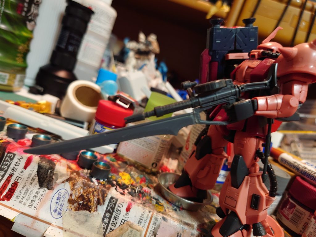 作中にて、ザクマシンガンに短剣が付いていたのですが、長い方がかっこよくね！？と思いEGのストライクから盗んで付けました！