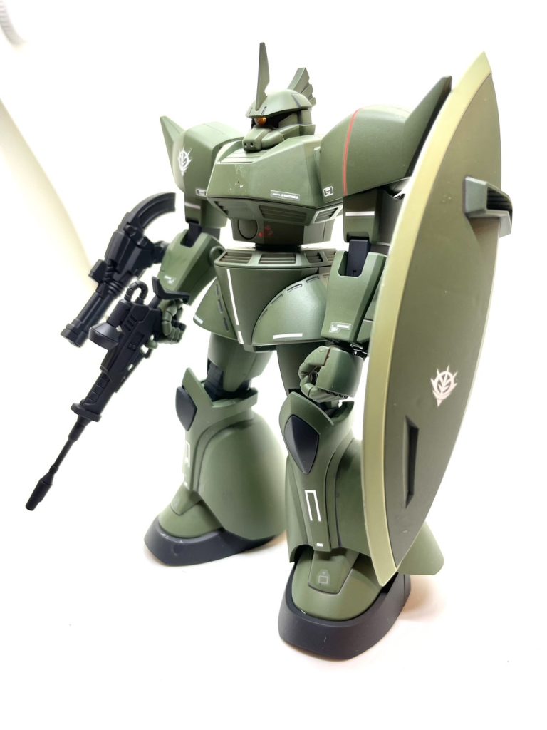 シールド無駄にデカい気がするのは私だけでしょうか？陸戦タイプの小さめのシールドでも十分かと笑けど、これはこれで良いものだ！乾杯！！