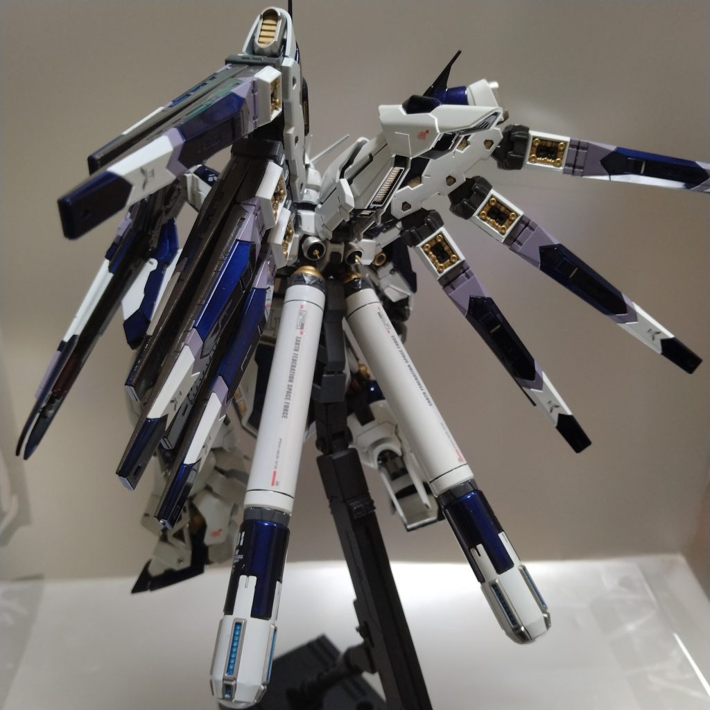 実際！このカラーリングのハイニューガンダムは自分的には余り気に入らなかったものです！（笑）