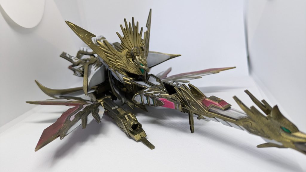 横から。実は兜の下には仰向けのなってる信長エピオンがいます。