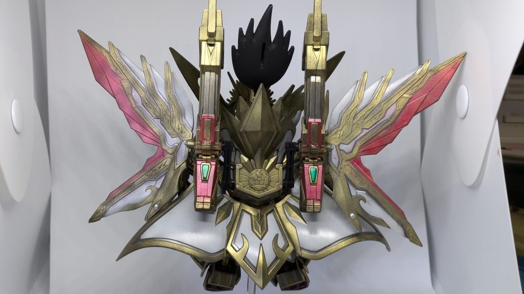 背中部。実はウィング部から作り始めたためかムラが目立ちますwなお、キャノンの名前は「天下無双鉄鋼砲・絶空」と言います。