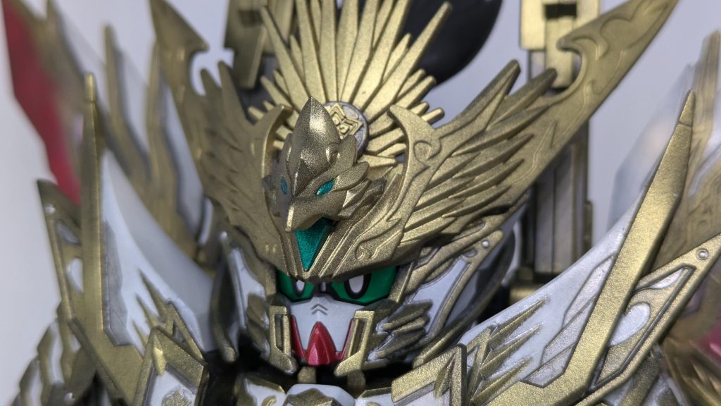 顔アップ。白なのでピンときませんがエピオンらしい顔です。