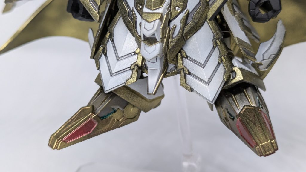 脚部。やはり可動域はあまりないです。