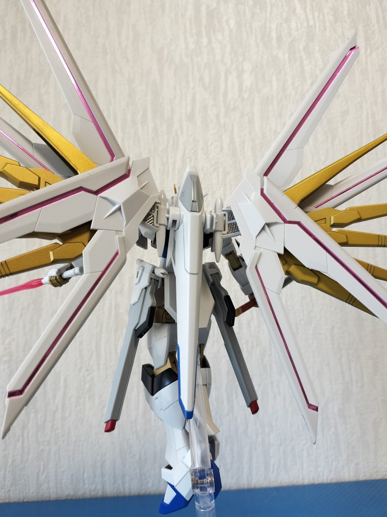 ディフェンダー付け根の肉抜きは、模様付いたプラ版で埋め。