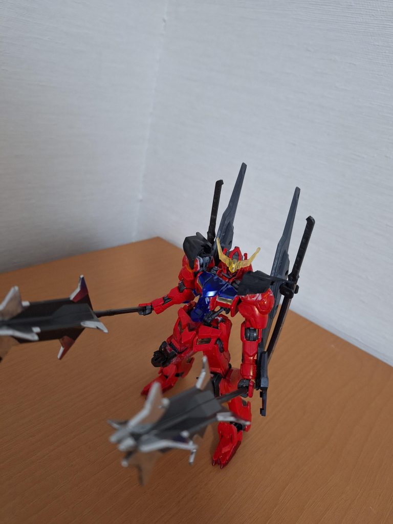 　ちょっと動かすと、塗装も剥がれてきました(爆)まだだ、まだ終わらんよ🐱