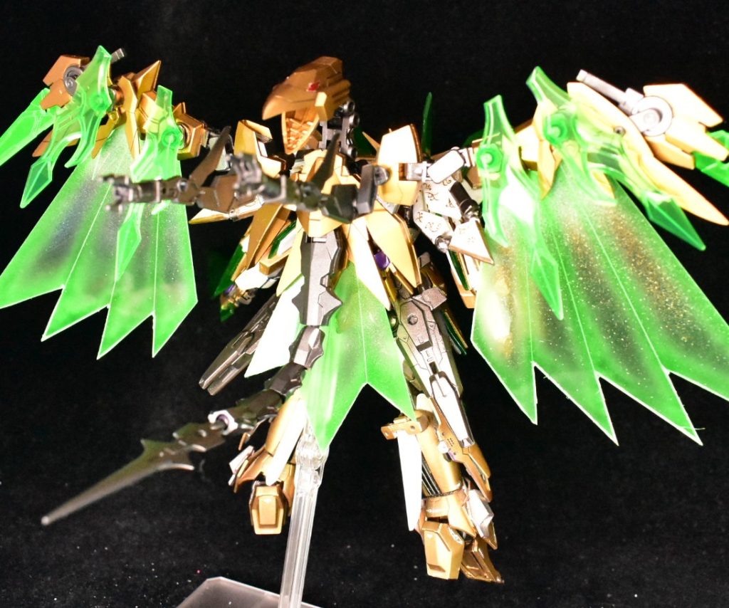 本体と合体した状態でも首と副腕と尻尾が自由に動きます完全変形とはいかないものの改造のときに無くしてしまった背面への対応力を取り戻しました桃屋のキムチは良いキムチ