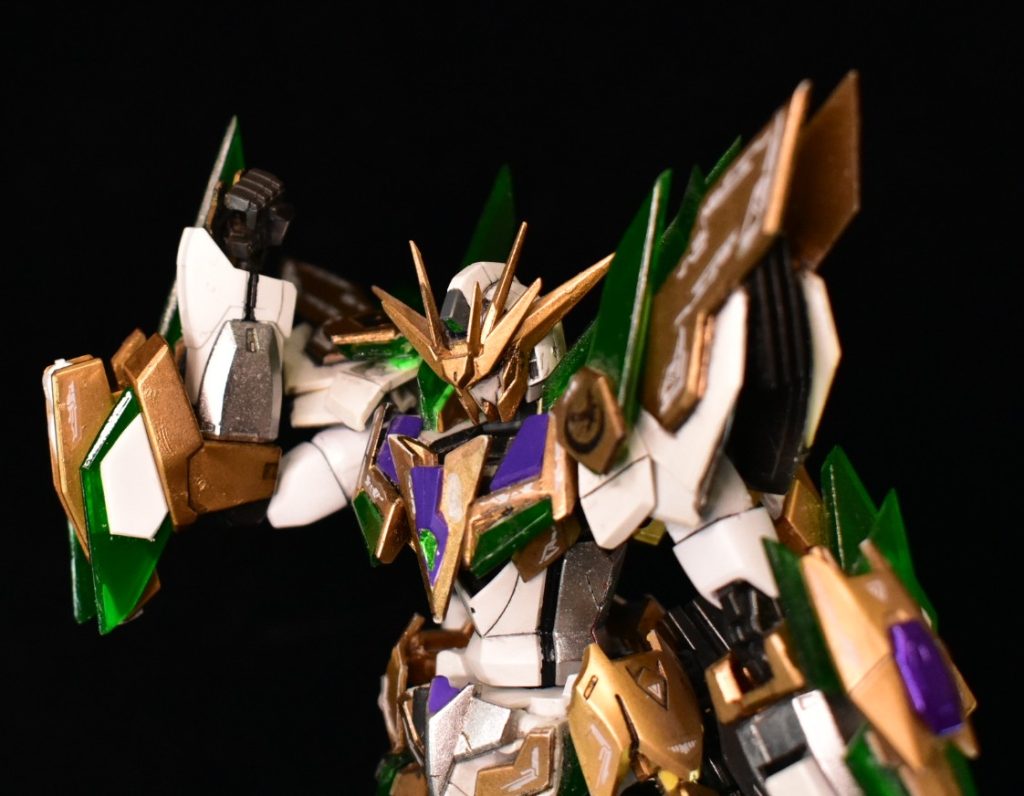 本体側も少し改造　イモータルジャスティスの上腕が余っていたので少し加工して移植し二重関節化もともと変形の都合で疑似二重関節みたいな感じだけどこっちのほうがより自然に曲がる