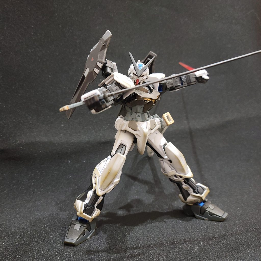 実体剣である残鉄剣はレッドフレームのガーベラストレートを参考に造られた名前の由来はガーベラストレート程の切れ味が無かったから