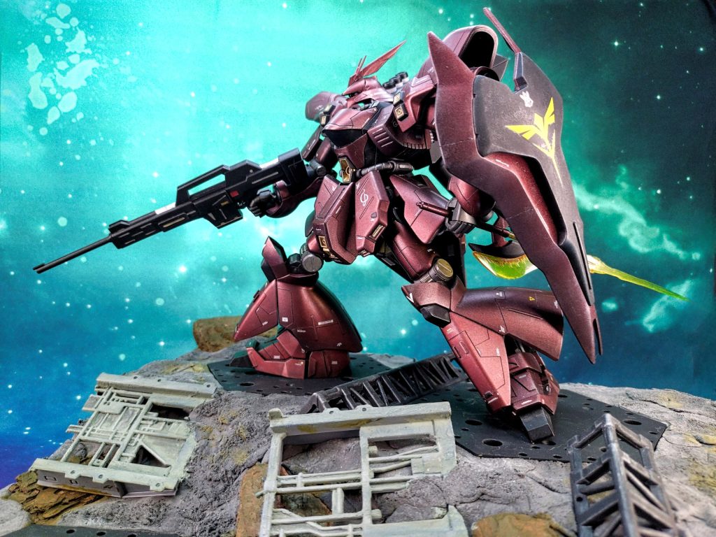 〜 〜 〜 〜 〜 〜 〜 …ト、イウワケデ、逆シャア再現ジオラマです。 既にRX-78-2とシャアザクをお譲りしている知人に、サザビーも譲る事になり、…そうなると、贈る側としても贈られる側としても、νガンダムもセットにして4体ディスプレイしたいやん?wと思い、4体同時展示出来るジオラマベースを作成。基本的には逆シャアのアクシズを彷彿とさせながら、汎用的にも使えた方が良いし、と。小惑星のようなデブリのような感じにしました。