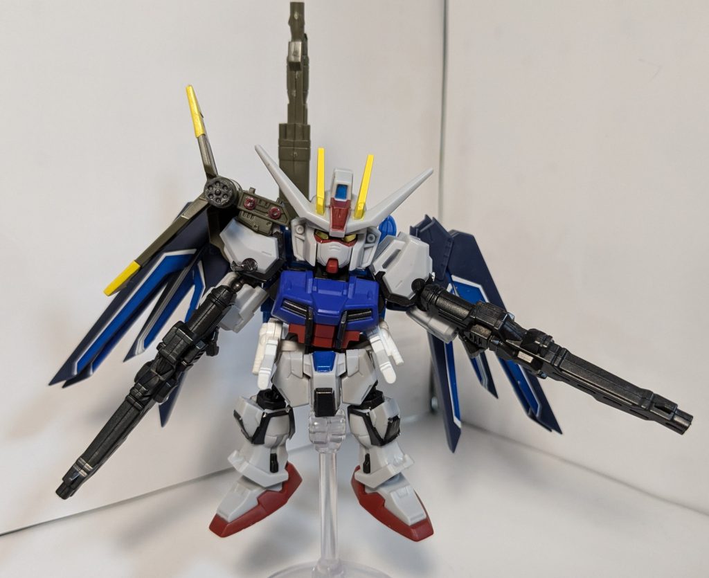 アグニをバックパックの機首、シールド取付穴に装備し、ストライカーパック感が出るようになりました。