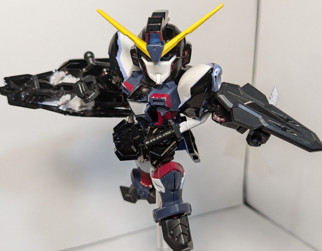 腰にナイフを装備してます