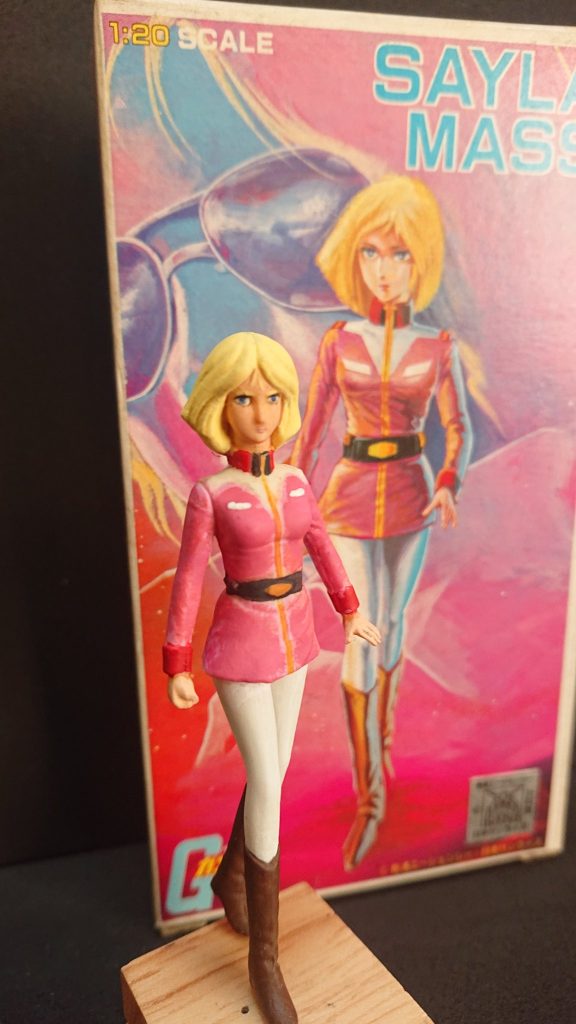 しかめ面か物憂げなイメージのセイラさん。これはしかめ面か