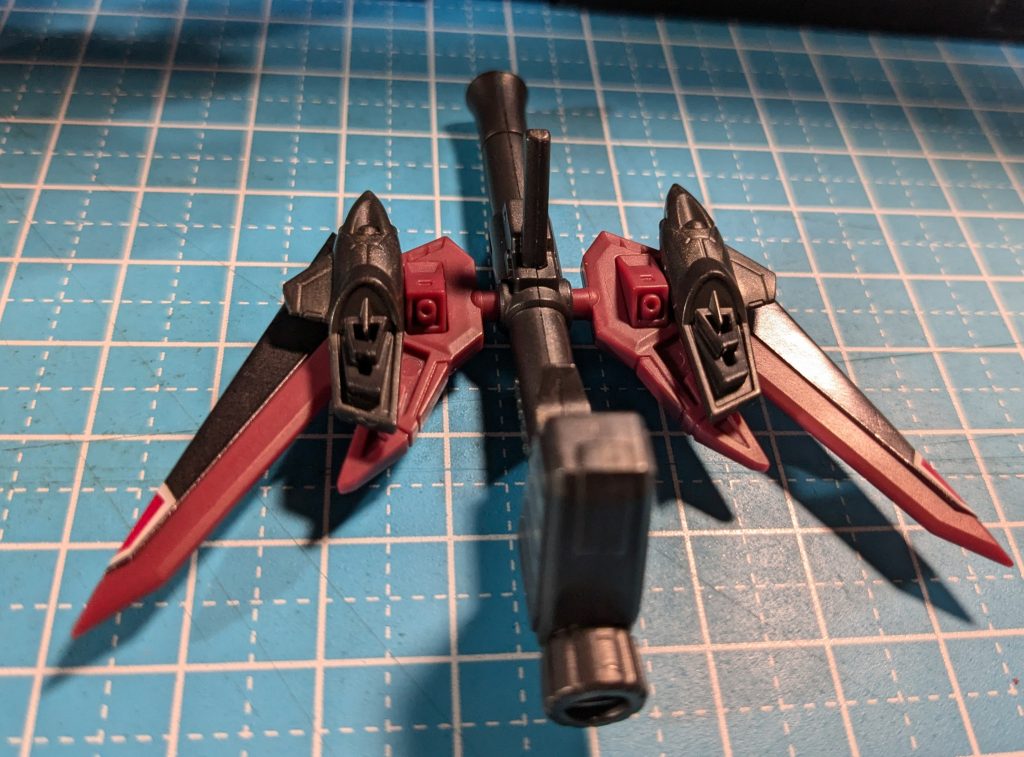 武器はバズーカに、ゲルググメナースのウイングを付けて、弓矢風に