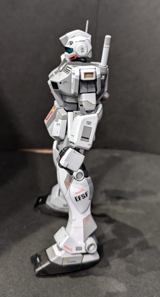 側面バックパック側面にプラ板の追加足元エッジ部分等に極小量の汚しを入れています。あまり汚すのは好きではないのと、配備されている所があまり汚れなそうな場所なので