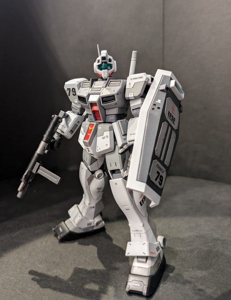 マシンガン装備\( 'ω')/寒ジムさんの代名詞的な装備(˶ˊᵕˋ˵)某ゲームで脚部にバリバリしていたのを思い出します。