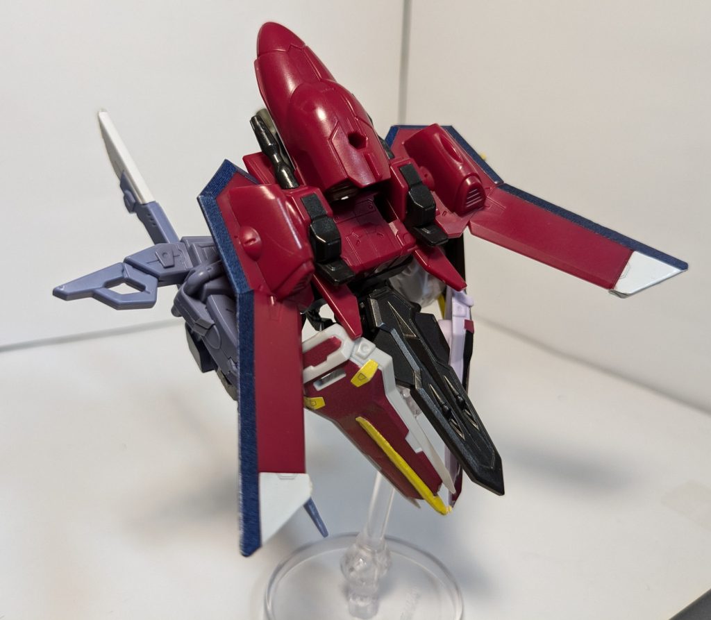 後ろは、腰ジョイントの脚、腰パーツを取り付ける穴にシールドを、空いた穴にスタンドを付けてます