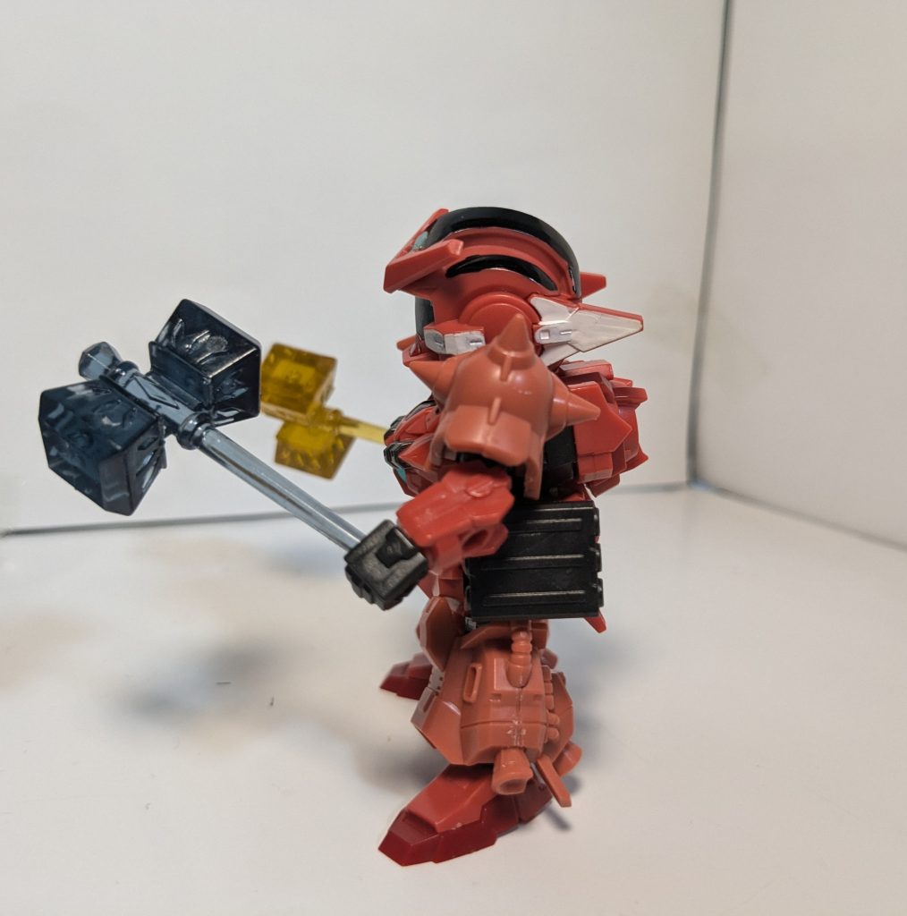 腰にシャア専用ザクのEXの弾倉パーツを付け、ミサイルポッド風に