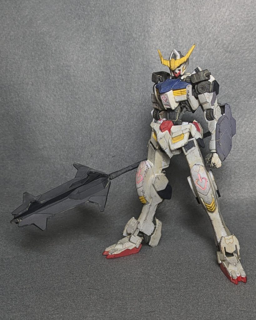本体のウェザリングはファレボ ジャーマングレーでチッピング→タミヤ ウェザリングカラーライトサンドでウォッシング→ガイアノーツ 赤錆でドライブラシをそれぞれ全体的に行いました。部分塗装はシールだった部分を水性ホビーカラーで筆塗り。