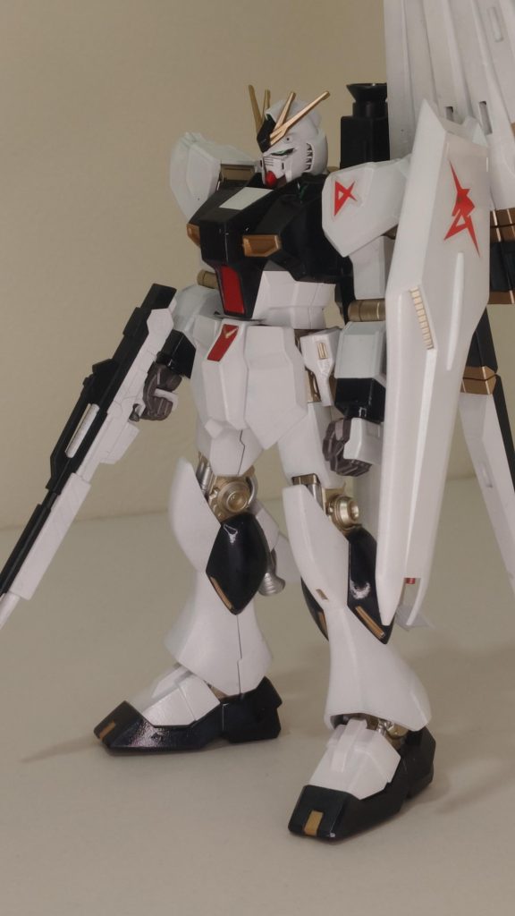 関節のシリンダーを塗り分けたりと足回りをこだわりました