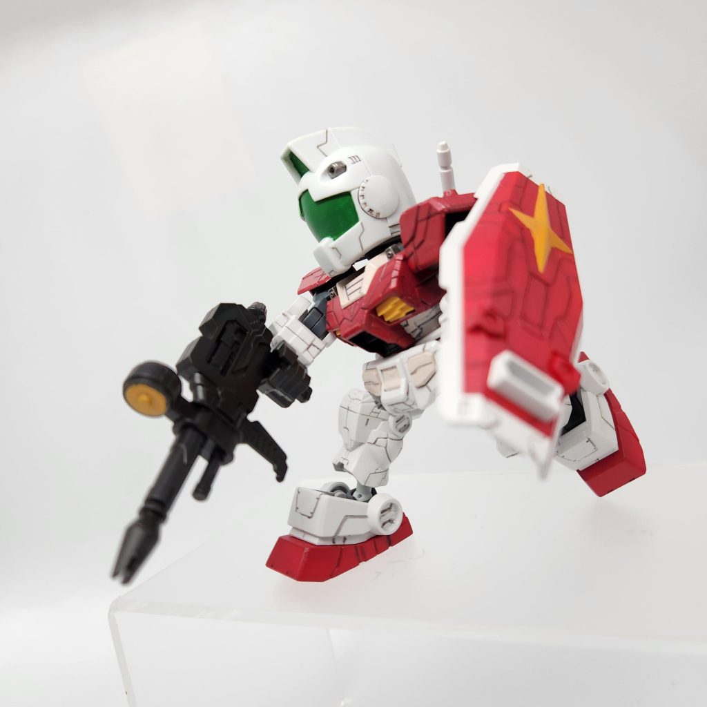 走っている(ように見えてほしい)ジム。この先には赤いアイツがいる...教えてもらった漫画の設定がすげえツボだったので、この子とズゴッグ戦わせたいな。うちにいるのはめちゃデカイのでせめてHGを...いや今回も楽しかったですし家族の協力も嬉しいぞ！次はまだ決めてないのですがMGSDウィングくるまえに何か作りたいな！来月は一番くじもあるので非常に楽しみですね～。ここまで見て下さりありがとうございました！