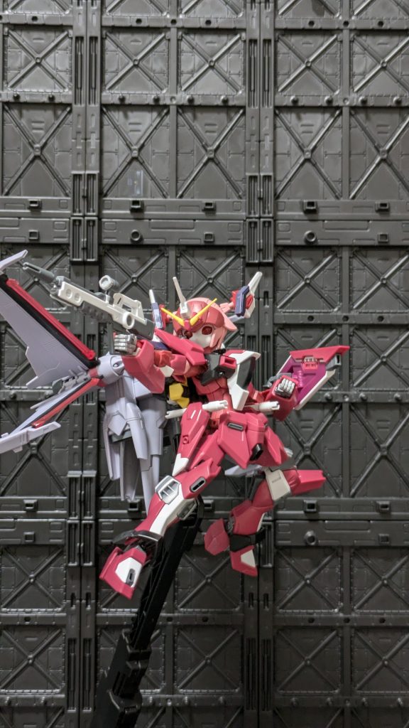 不動のSEEDショット🐤既出もありますが、🔴系統は全て茜ちゃんにDレスしているのでマンネリ化していて新鮮味に欠けているところもあるのかニャ?うん、アスランの機体は全部 茜ちゃんモチやもんね!少し考えやう……