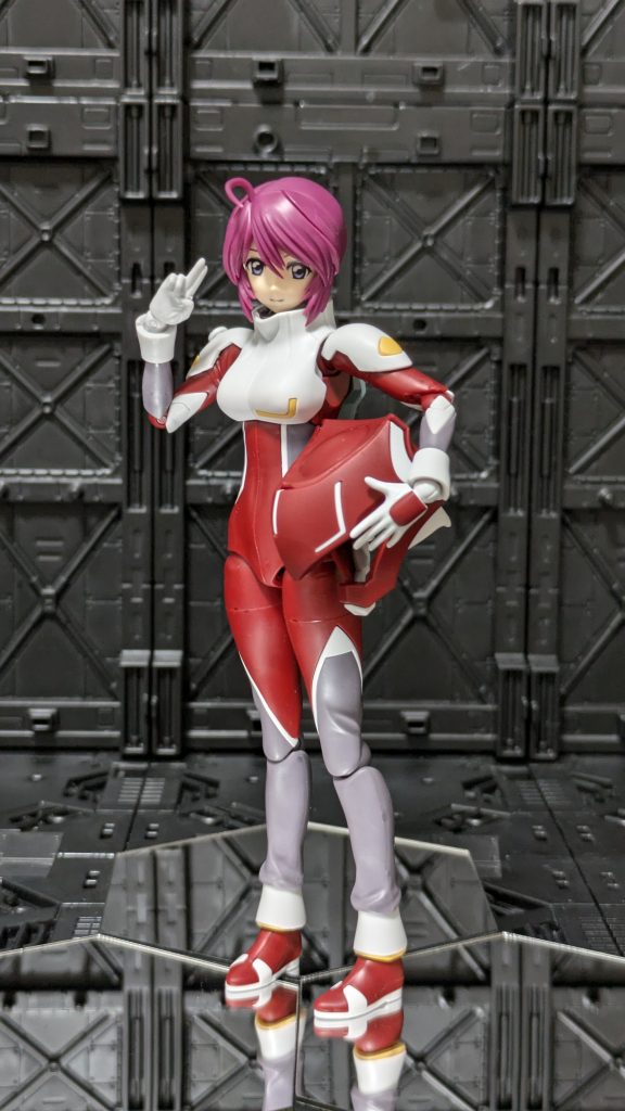 ルナちゃんヘルメットが着脱が可能なのが秀逸ですよね~❤可動範囲はあまりよくニャいのでポージングの幅が狭いという難点が御座いますが