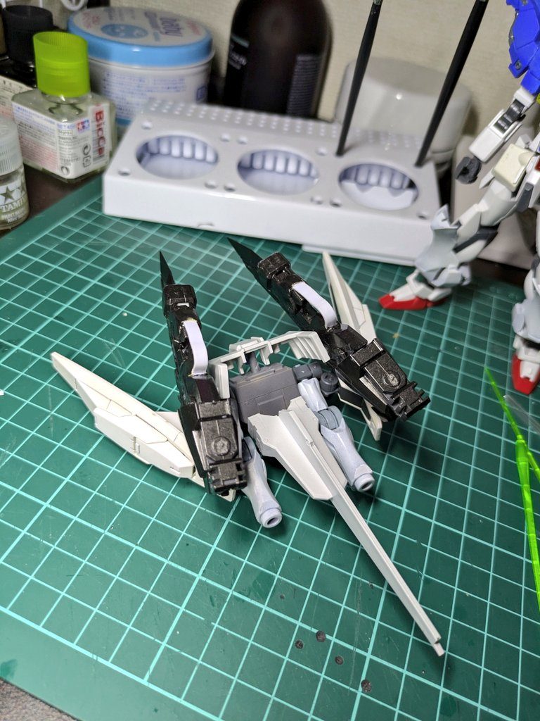 バックパックはビルド系らしくブースター形態を用意しました！ゴリ押し感しかないとか言わない！