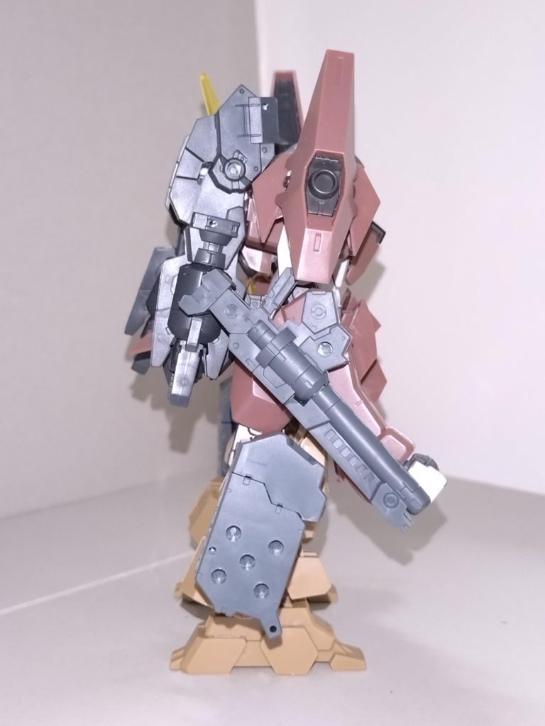 【武装】バルカンファランクス×2ビームライフルミサイルランチャー×2ビーム攻盾システム速射式スマートガン実体剣 〜花咲川女子学園同窓会報より〜