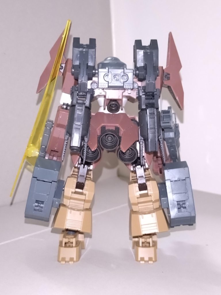 しかし結果は準々決勝で敗退。日菜のミカエリスM2は無傷だったが、こちら花音のシレーヌ・ド・ロゼは両ひざ上から下を失ってしまう。丸山 彩の提案で、両ひざ下を30MMアルト陸戦仕様のものに交換、さらに貧弱だった武装を強化するなどした本機は、砂漠戦用のシレーヌ・デュ・デセールに生まれ変わり、カテゴリもMAからMSになった。デセールは仏語で砂漠を意味し、花音によると、機体名は「陸に上がった人魚(♂)」という意味合いで名付けたという。なお、機体名をさらに英語に訳すと「ディザート・マーマン」になる。