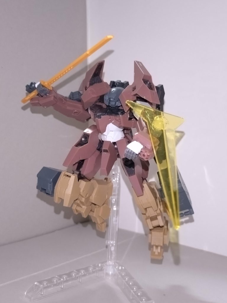 背部ロケットブースターにより、飛行能力がさらに強化されたため、それまで貧弱すぎた空中戦能力のテコ入れも図られた。