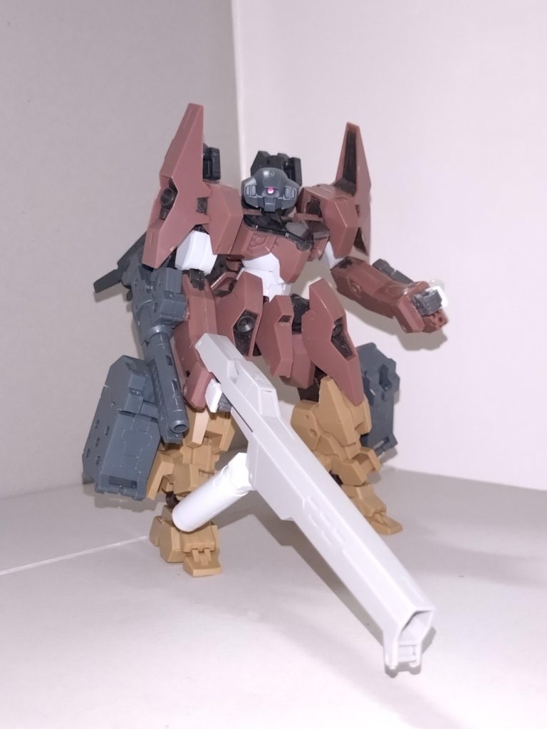 速射式スマートガン中〜長距離支援用兵器。下部にエネルギータンクを持つ。