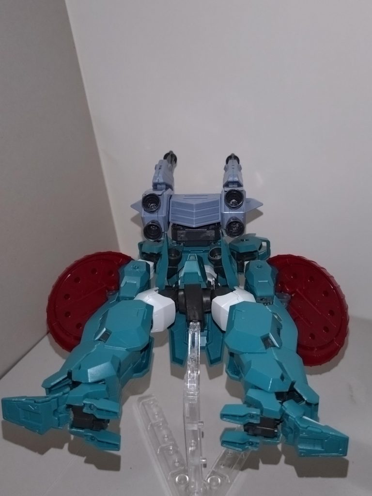 いかがだったでしょうか。今回のテーマは「ヴァリュアブルポッドを使って可変機にする」でしたが、購入前、白羽の矢が立ったのがルブリスウルでした。ヴェールの主翼とシールドを外し、ギャンバルカン用のシールドにMSGのジョイントを取り付けています。メス同士のため、ランナーから3mmプラ棒を切り出し、棒はジョイント側に接着しました。ビームライフルはギャラクシーブースター付属のもの。サーベル刃はギャン用のサーベルの柄に合わせるため、ピンを切り飛ばしました。