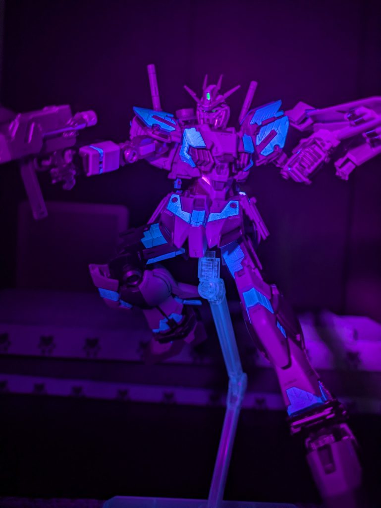 蛍光塗料で光らせました