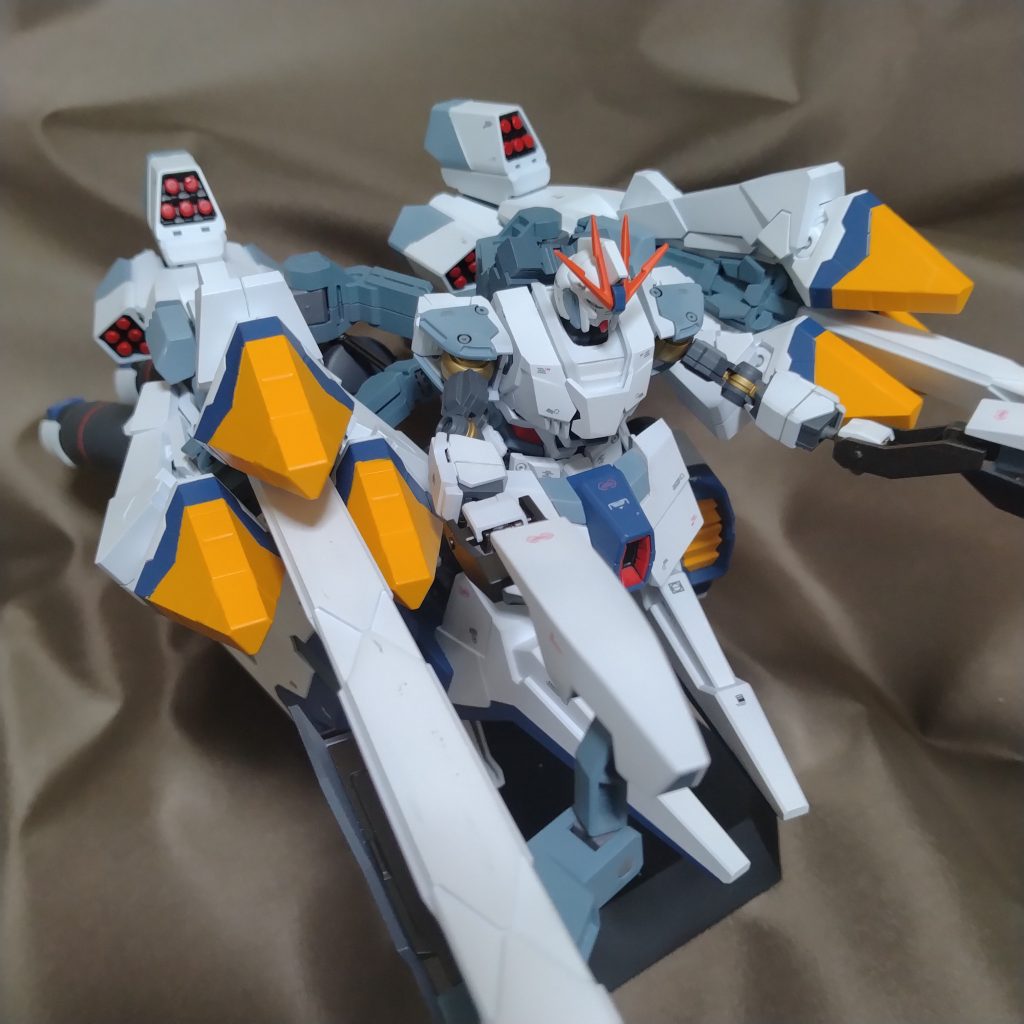 モビルスーツ以外の装甲をやろうとした時に！他の事が忙しくなって、それでもやりかかっていたので！とにかく完成させた感じなんです！（笑）