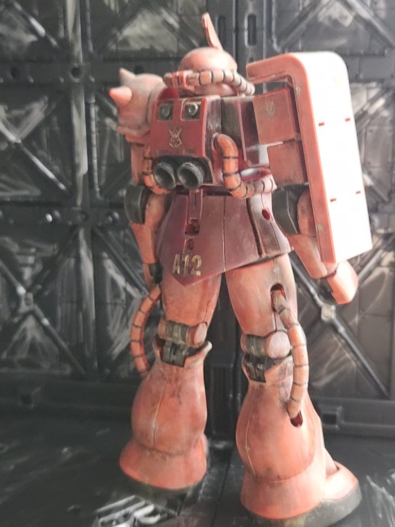 A 「おっ、じゃもらっていいのかザク」オヤジ「Bの分のモビルスーツ探してやるか」A 「ありがとうオヤジでさ、色塗り替えてもいいかな?変な赤なんだよ」オヤジ「赤?•••(あっ!まぁ、来ないだろ(--;))いいぞ好きにしろ」