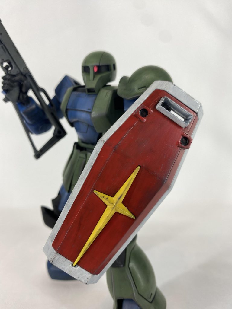 本機のアイデンティティはやはり連邦のシールドを装備していること。マットのおっちゃんは誇り高いジオン軍人というより、あくまでプロの軍人っていう感じですかね。使えるものは使って任務遂行するぜみたいな。