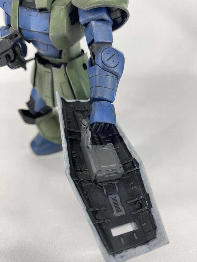 シールドは基部と腕部にネオジム磁石を仕込んで保持してます。