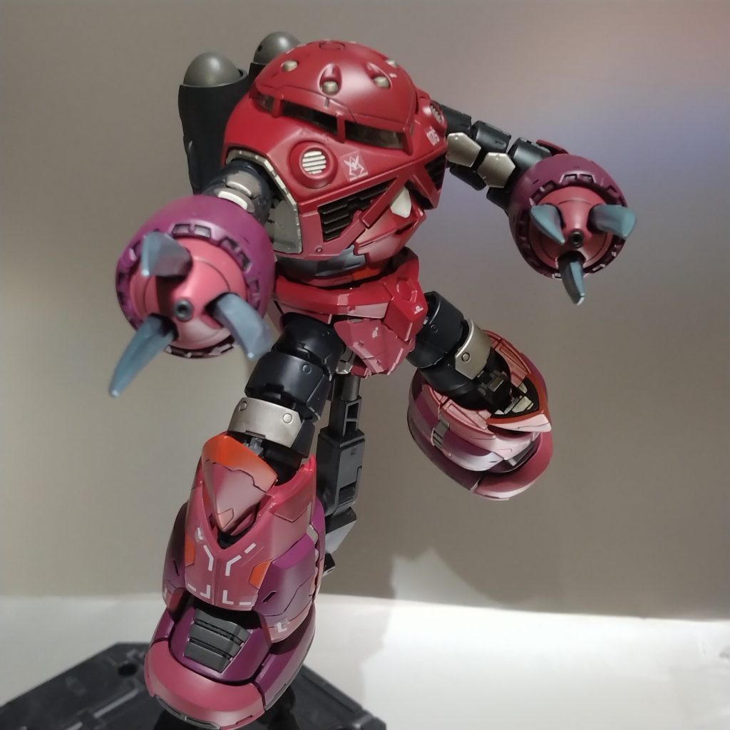 その時の思うままに即興でスジ彫り入れてカラーリングも、その時の思いつきでやりました！